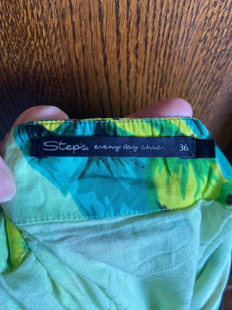 Saia rodada com estampa floral sobre fundo verde menta. Steps every day – photo 8